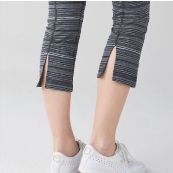 Lululemon Gather & Crow Crops Cropped Capri Leggings, Black & Gray, size 4 - Picture 5 of 10